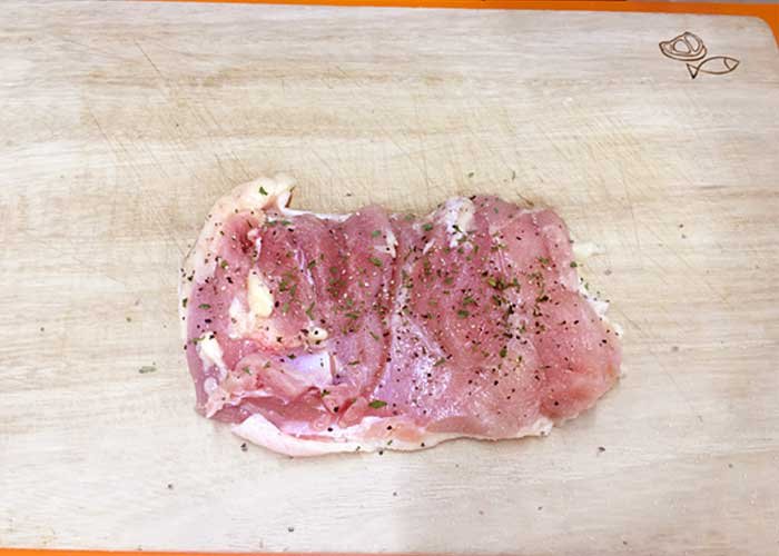 「お肉ふっくらプリップリ！ 鶏のハーブソテー」の作り方画像 1枚目