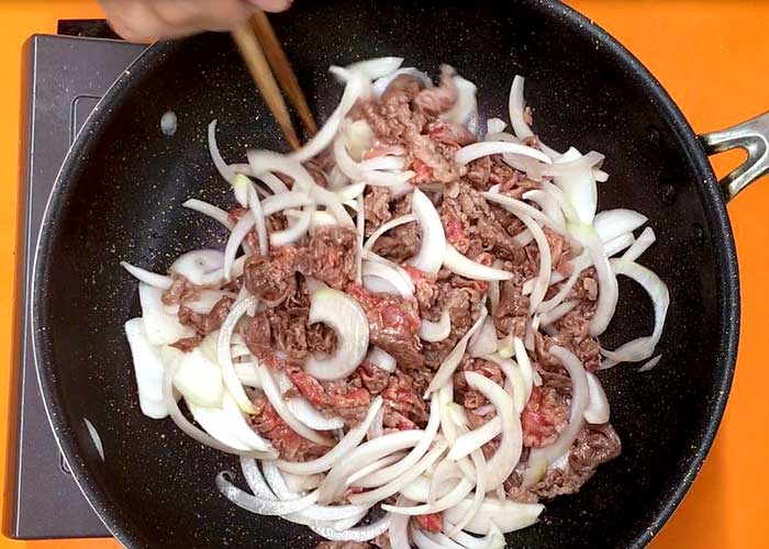 「ガッツリ食べたい！王道の牛丼」の作り方画像 4枚目