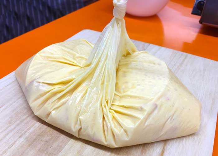 「アイラップでふんわり！湯せんで作るベーコンチーズ蒸しパン」の作り方画像 3枚目