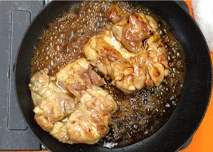 「濃厚ダレで絶品！ 鶏もも肉の黒酢テリヤキ」の作り方画像 5枚目