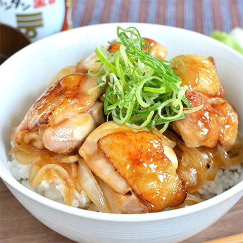 
					カンタン黒酢で作る、お肉ふっくら甘酢丼☆
				