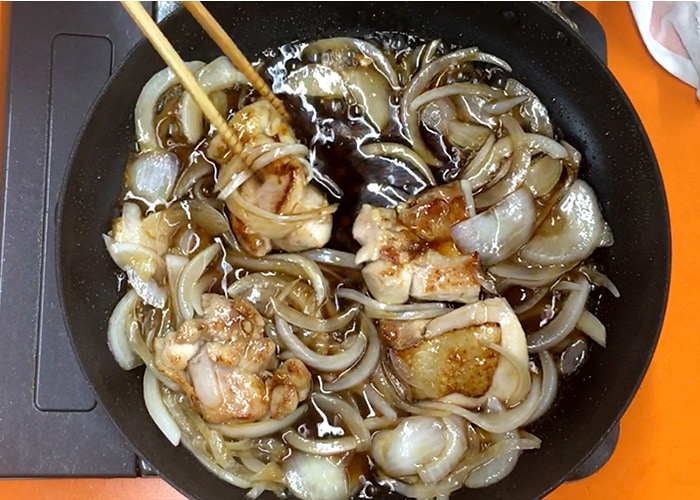 「カンタン黒酢で作る、お肉ふっくら甘酢丼☆」の作り方画像 4枚目