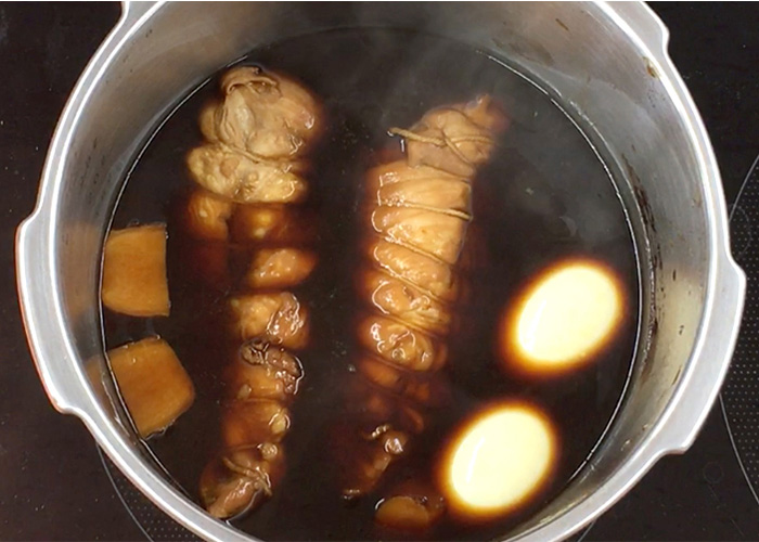 「冷めてもOK！ カンタン酢で作るやわらか鶏チャーシュー」の作り方画像 3枚目