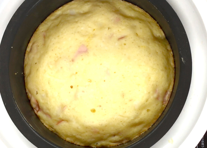 「炊飯器で作れる！ ほのかな甘さのハムとチーズのメープルパン」の作り方画像 4枚目