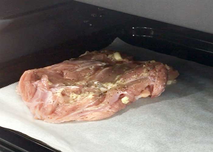 「オーブンで簡単！食欲満点鶏ももガーリック焼き」の作り方画像 3枚目