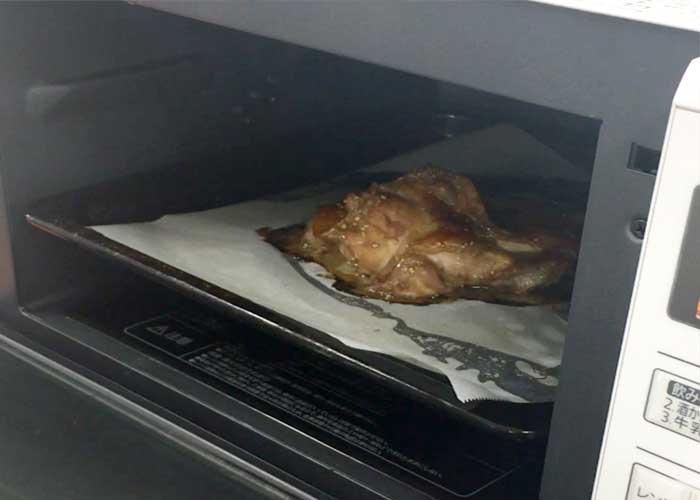「オーブンにおまかせ！失敗知らずの鶏ももてり焼き」の作り方画像 3枚目