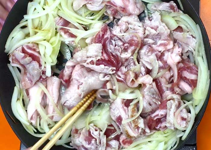 「豚の甘みがたまらない！豚バラ肉の生姜焼き」の作り方画像 2枚目