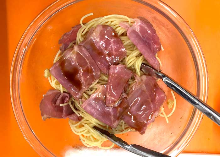 「お肉ジューシーでたまらない美味しいさ！ローストビーフのパスタ」の作り方画像 4枚目