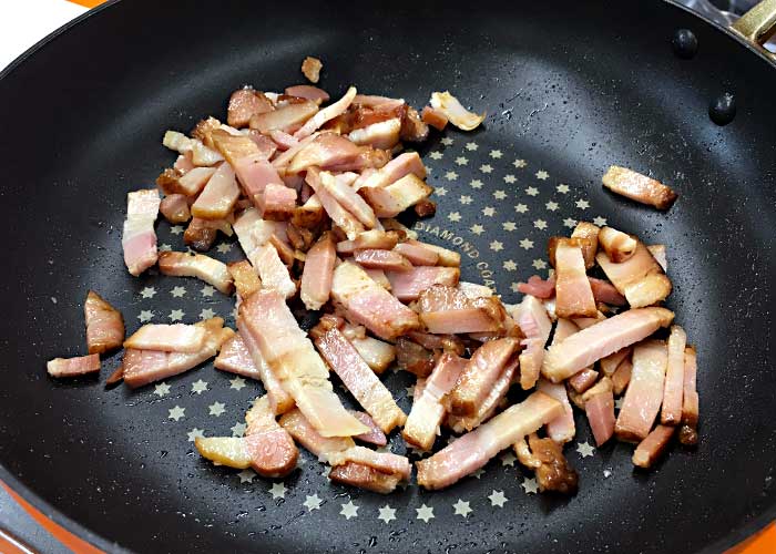 「燻りベーコンとアボカドの炊き込みご飯」の作り方画像 1枚目