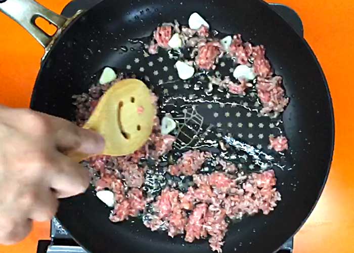 「ナスがじゅわ旨！合挽き肉のボロネーゼご飯」の作り方画像 2枚目