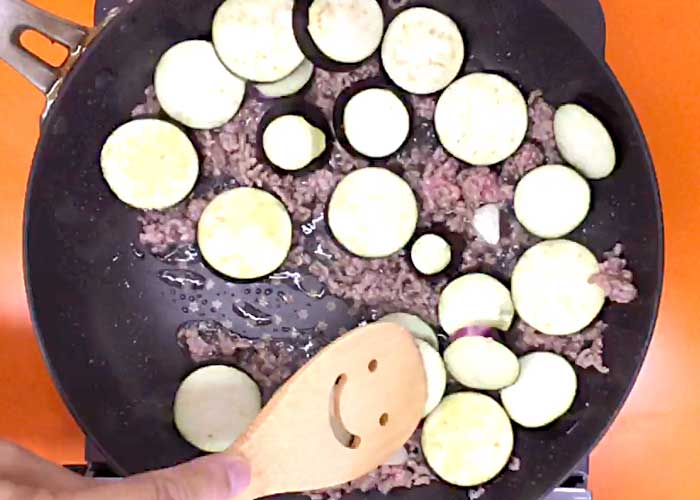 「ナスがじゅわ旨！合挽き肉のボロネーゼご飯」の作り方画像 3枚目