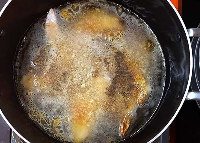 「鶏の旨味たっぷり！手羽先のあっさりスープ」の作り方画像 3枚目