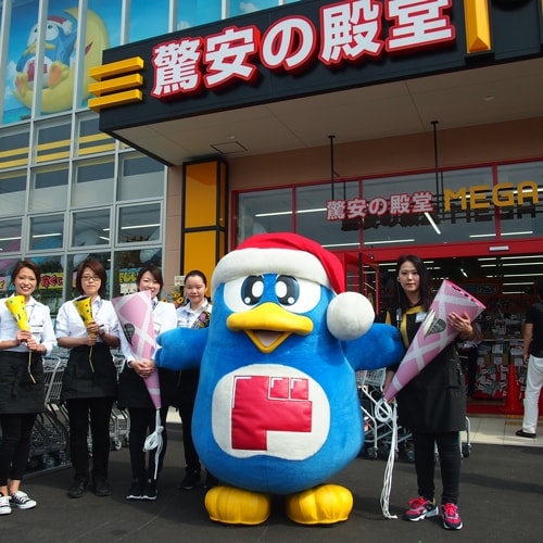 ドンペンとMEGAドン・キホーテ神戸学園都市店 クラッカー部隊
