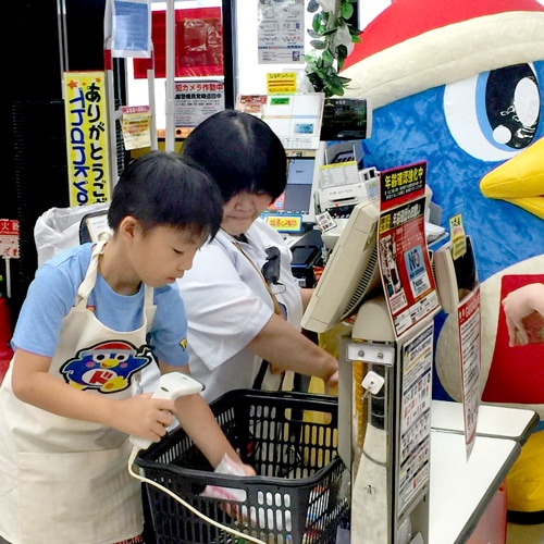 ドンペンとMEGAドン・キホーテ新世界店「ドンキホーテでお仕事体験」