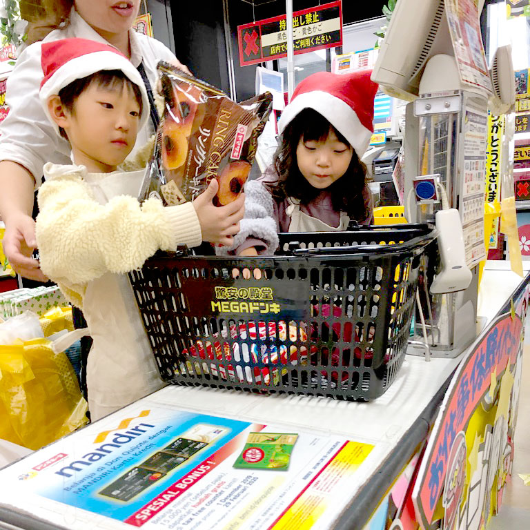 ドンペンとMEGAドン・キホーテ新世界店「ドンキホーテでお仕事体験」 6